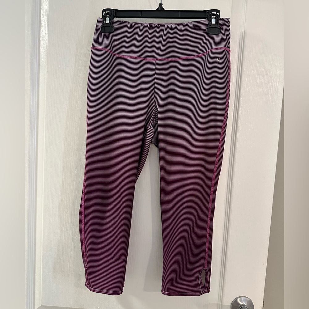 Avia workout leggings, gently used, size M